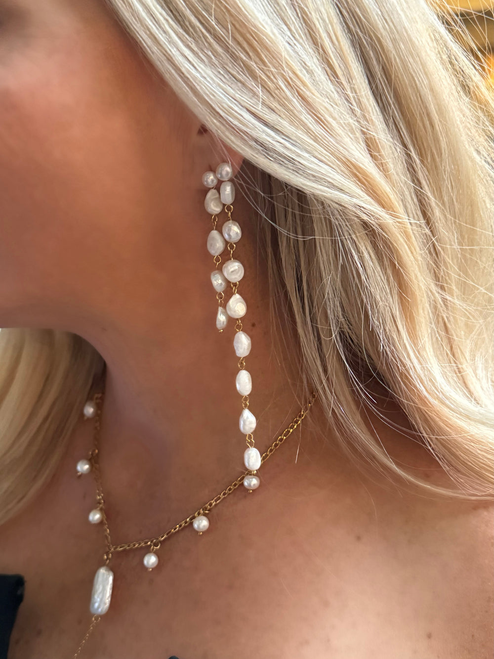 Pearl drop earrings  image 0