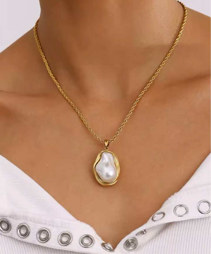 Layla Necklace