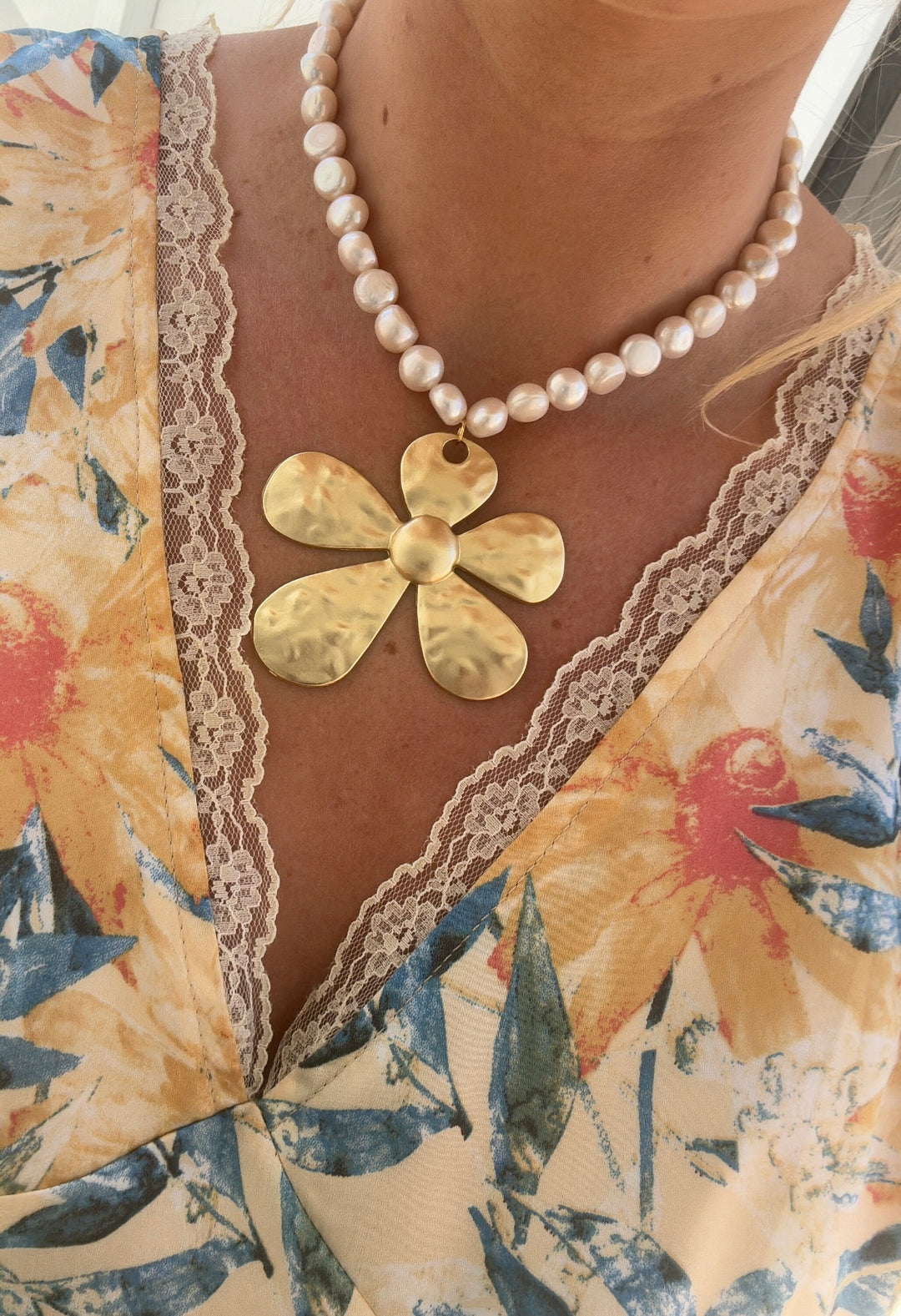 Groovy girl necklace  image 3