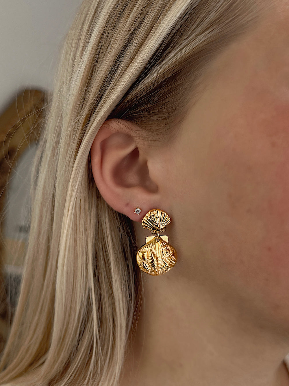Scallop Studs  image 1