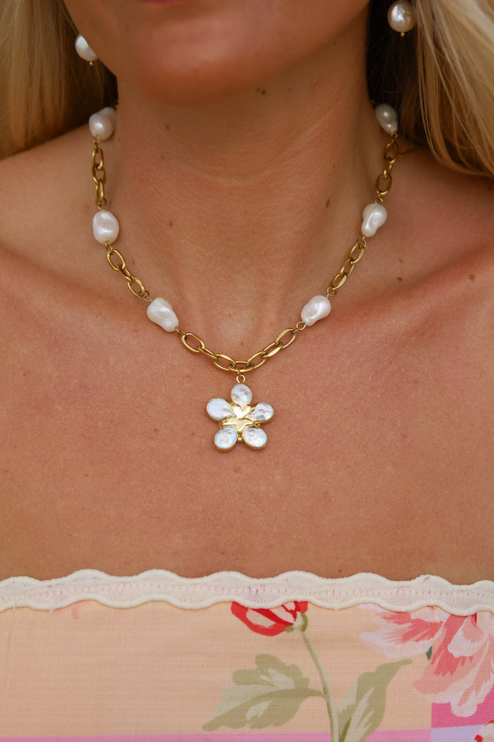 daisy mae necklace